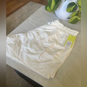 NWT All In Motion Women’s 4.25” High Rise Cream Shorts